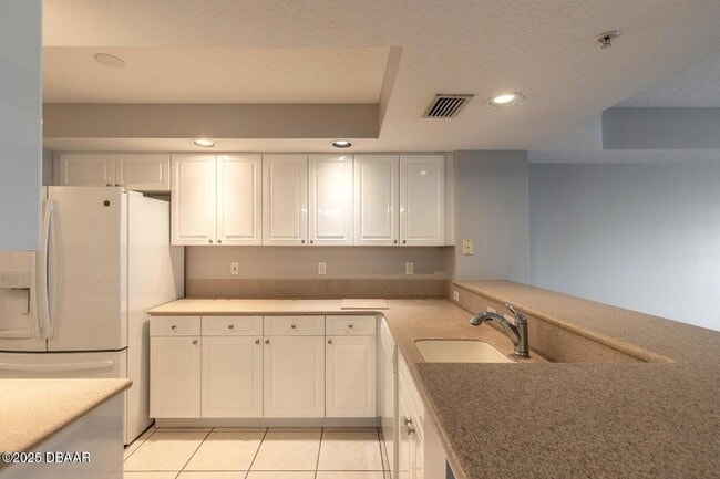 Building Photo - 4650 Links Village Dr