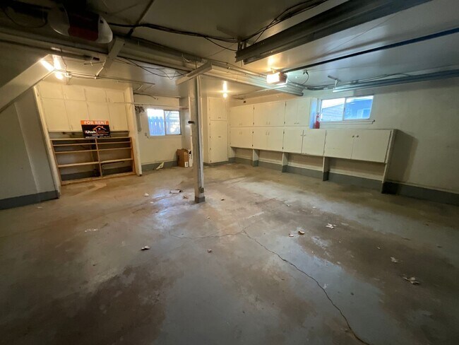 Building Photo - 5859 S