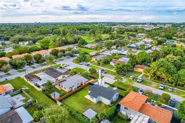 Building Photo - 6860 SW 37th St