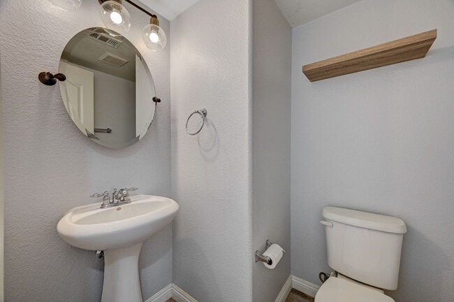 Building Photo - Beautiful 3 Bedroom + Loft - SOLAR INCLUDED!