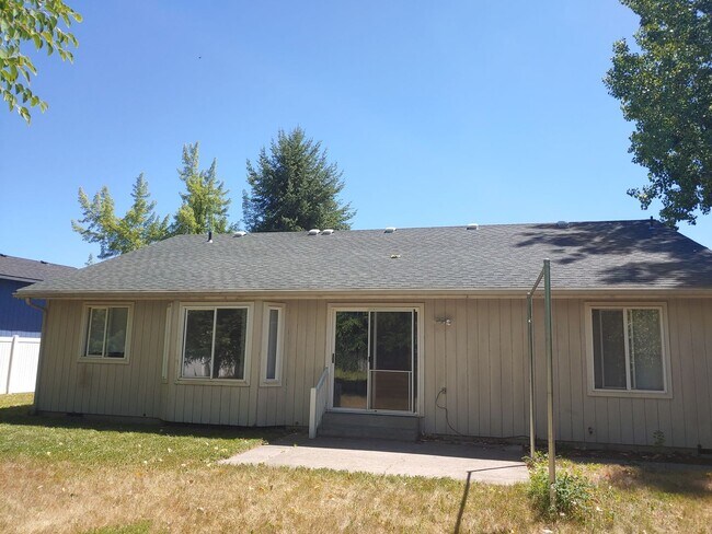 Building Photo - Charming three-bedroom home in Coeur d Alene