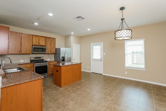 Building Photo - 3 Garden Ridge Ct