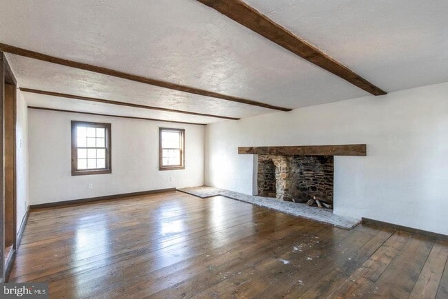 Building Photo - 211 Gale Ln