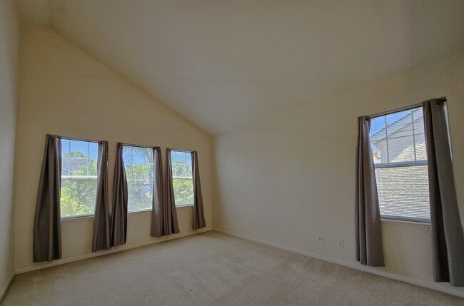 Building Photo - 397 Raven Way