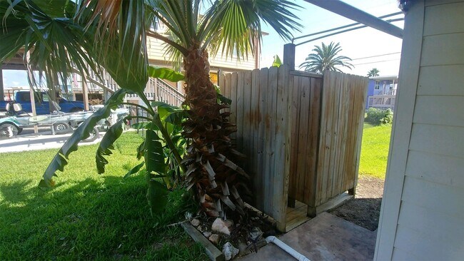 Building Photo - 4215 Hardin Dr