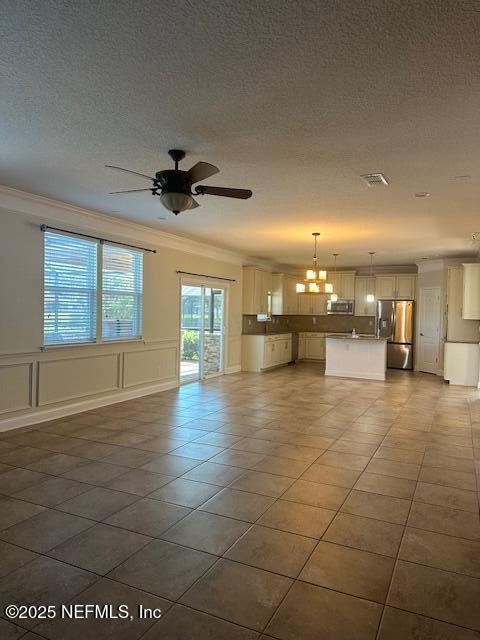 Building Photo - 738 W Kings College Dr