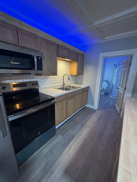 Building Photo - 536 Arsenal St