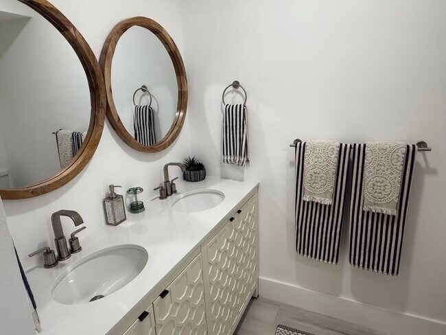 Building Photo - 616 Brackenwood Cove