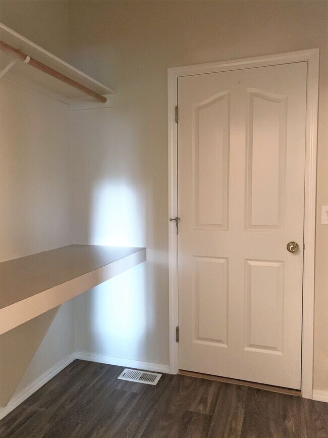 Building Photo - Great 3 bed 2 bath home in downtown Eagle.