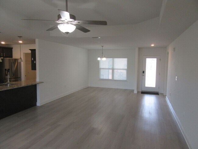 Building Photo - 3836 Redbud Wy