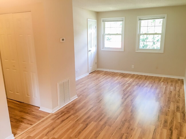 Building Photo - 33 Canteberi Ct