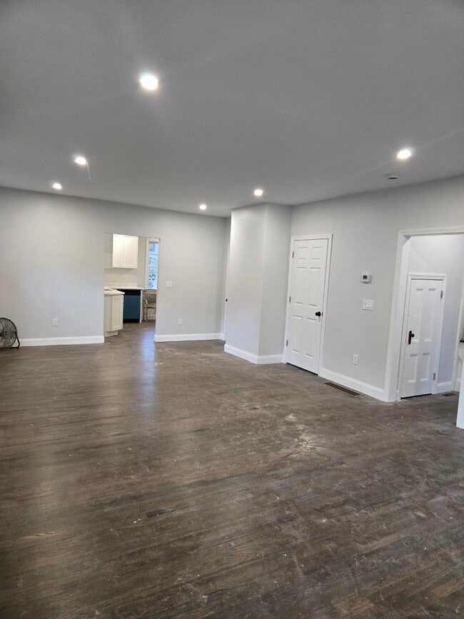 Building Photo - 70 Lancaster St