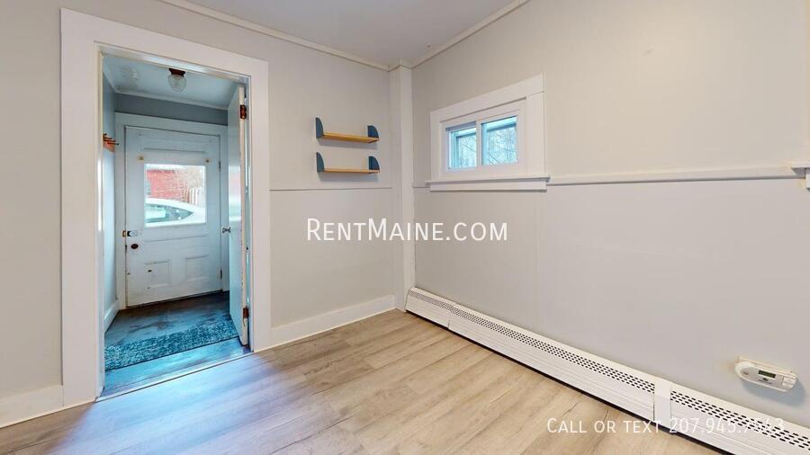 Building Photo - 200 Center St