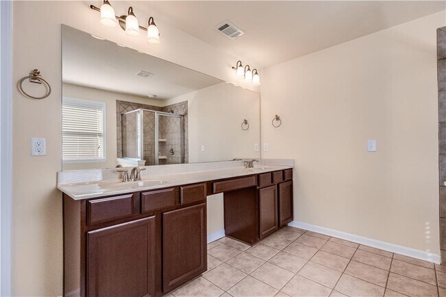 Building Photo - 1234 King Springs Ct SE
