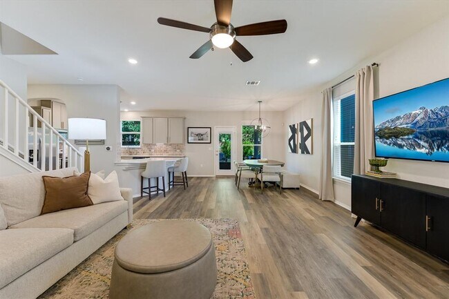 Building Photo - 9012 Golden Leaf Dr