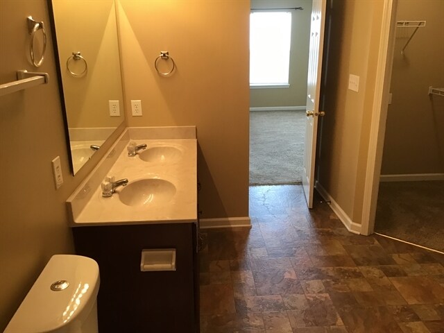 Building Photo - 942 Sheets Ct