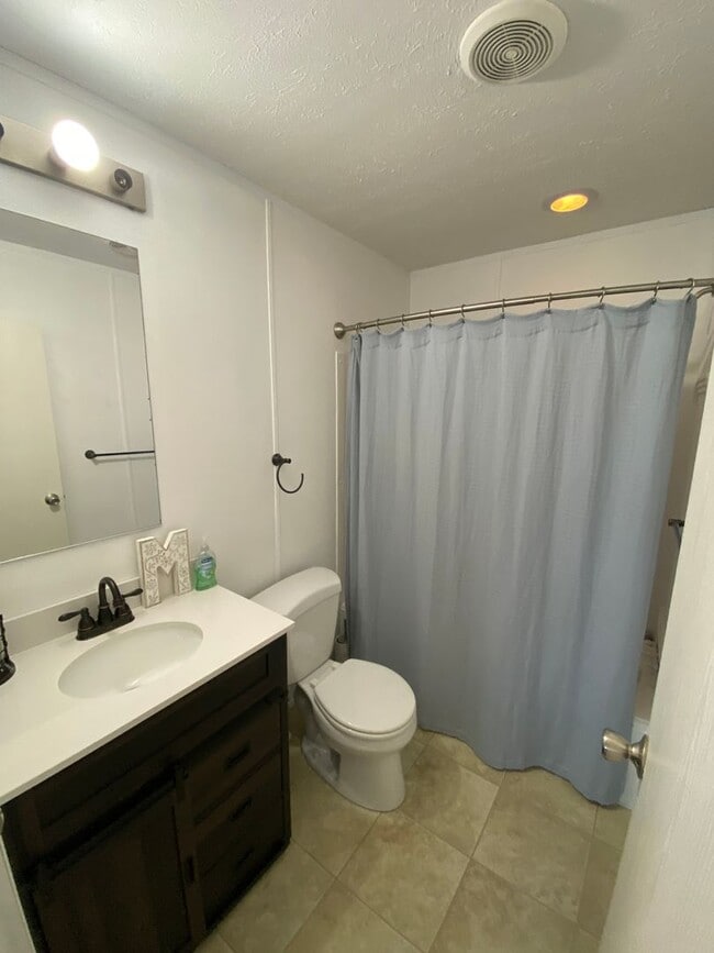 Building Photo - FOR RENT - Love the country?  Love to hunt?  If so, this one is for you!