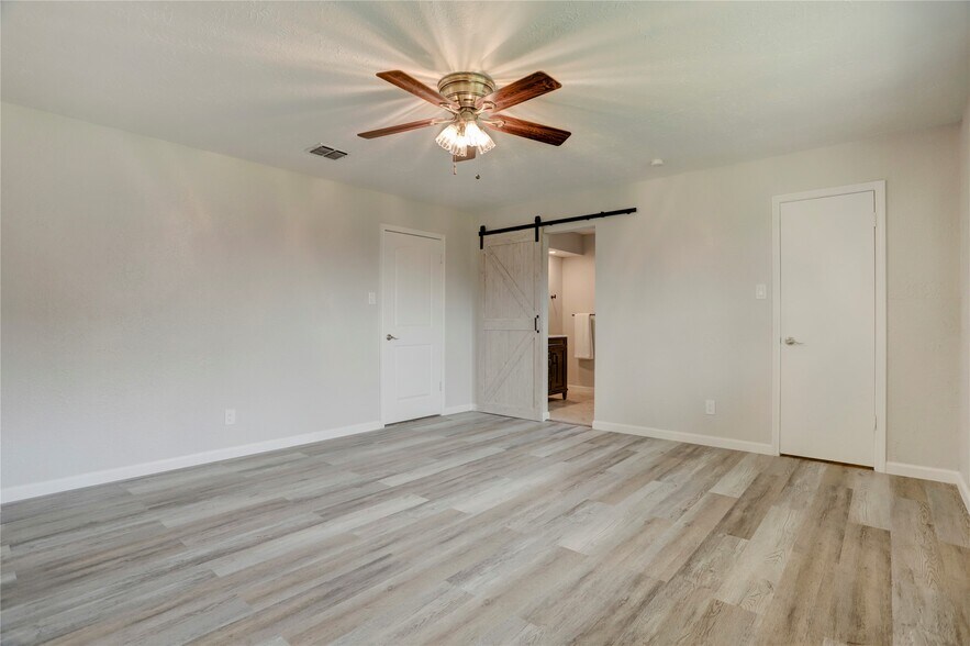Building Photo - 327 Gentilly Dr