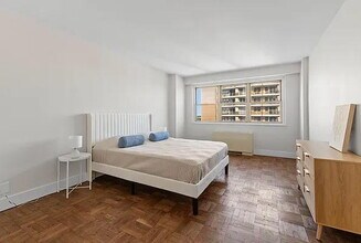 Building Photo - Welcome to your cozy retreat in the heart ...