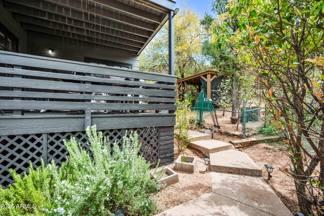 Building Photo - 1207 N Arrowhead Dr