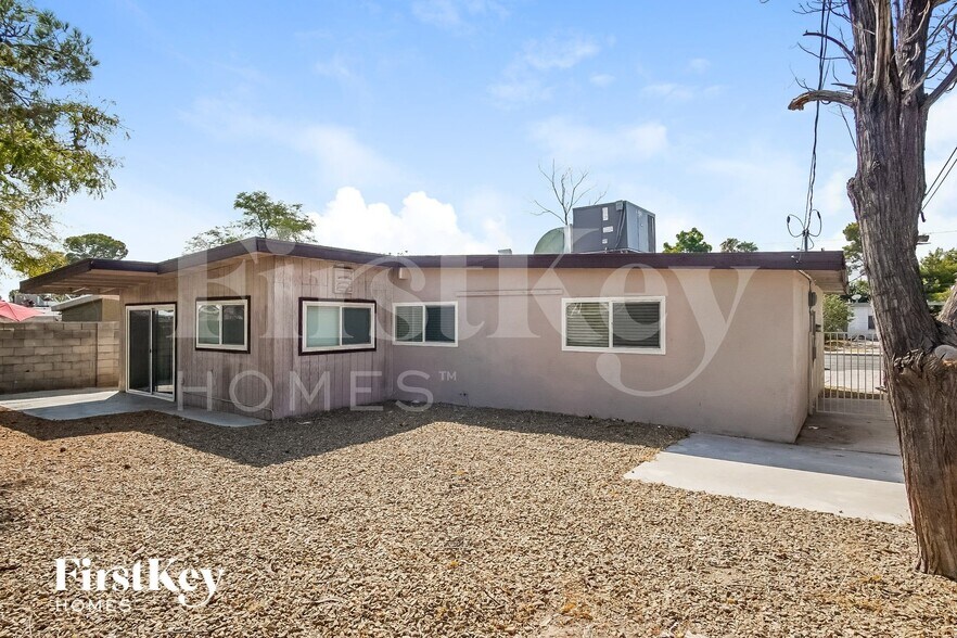 Building Photo - 3904 W El Parque Ave