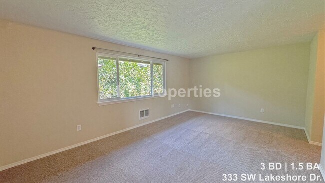 Building Photo - Freshly Updated 3 BD | 1.5 BA Unit - Downtown Estacada