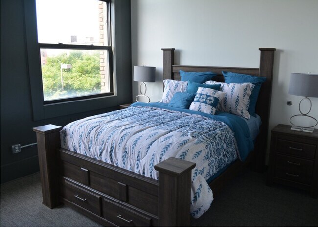 Building Photo - 23 N Summit St