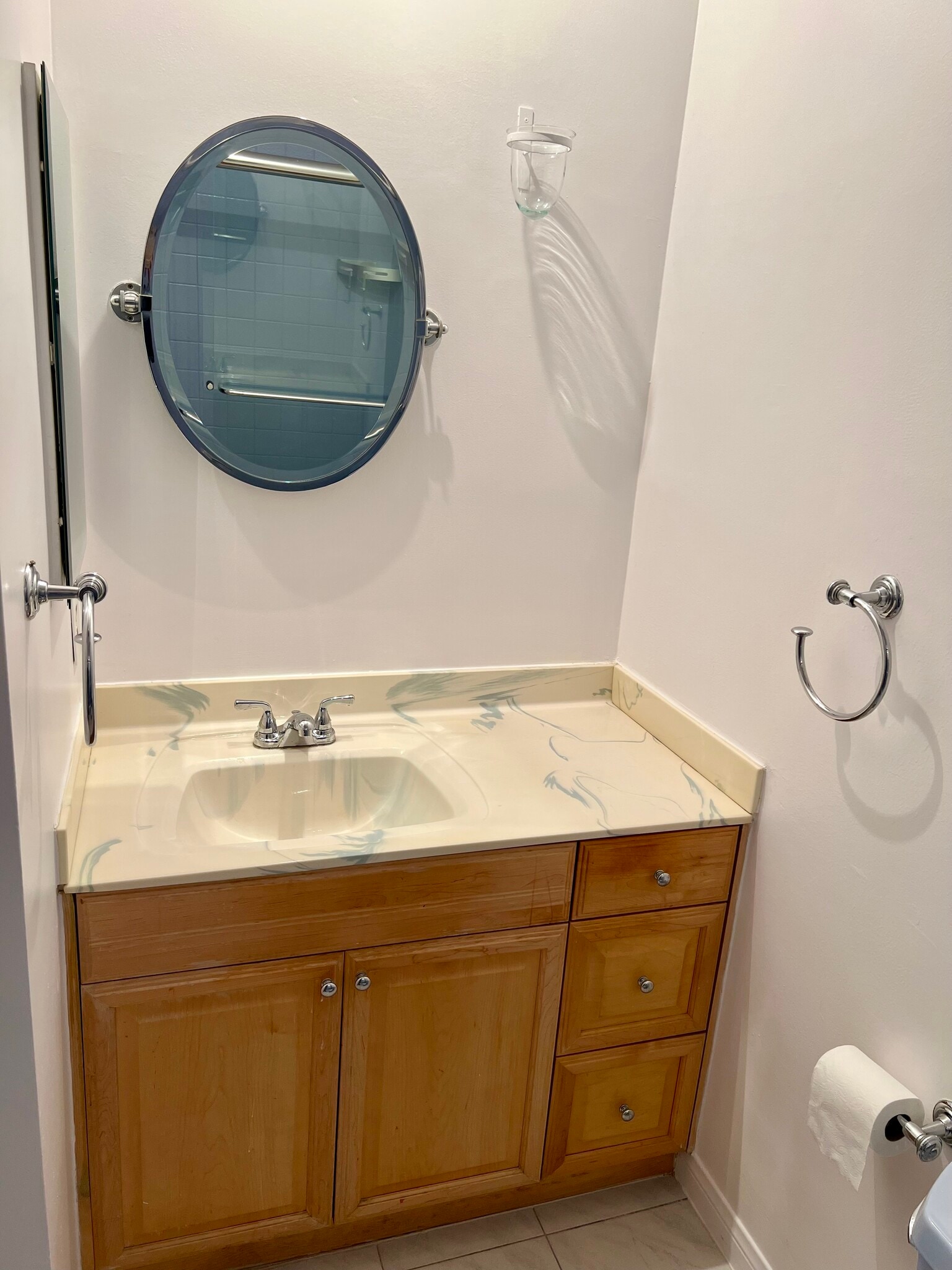 Marble bathroom sink - 608 Idaho Ave