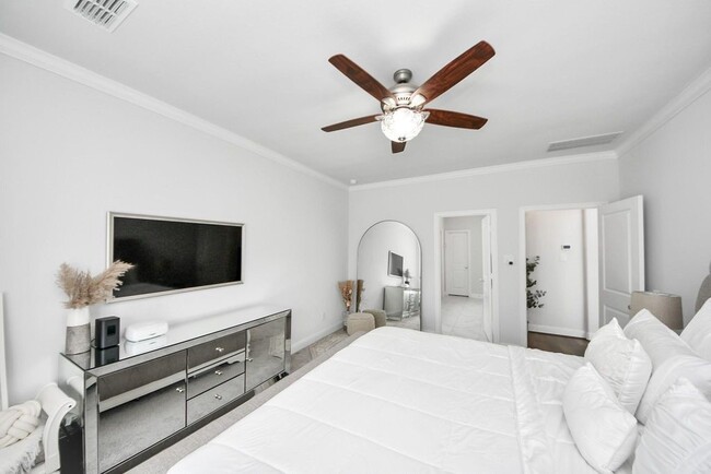 Building Photo - 8922 Golden Mist Dr