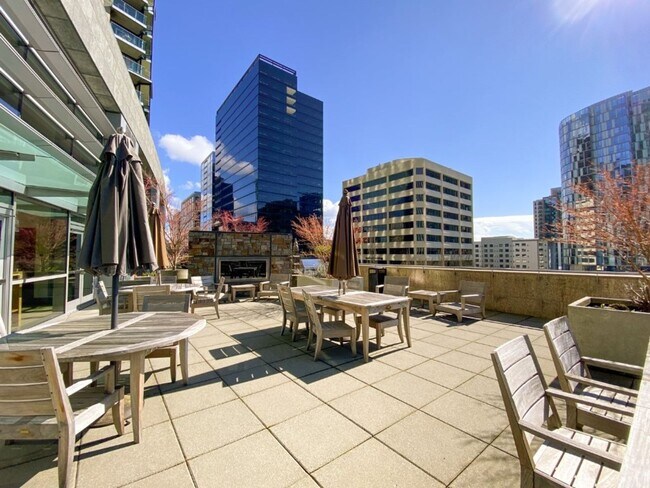 Building Photo - 1Bd/1.5BA Bellevue Condo