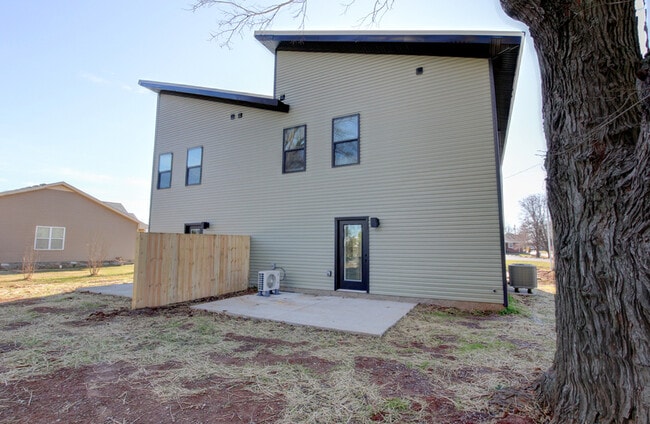 Building Photo - 102 Rosenwald St