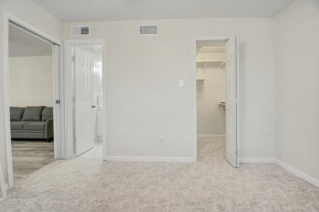 Building Photo - 9815 Walnut St