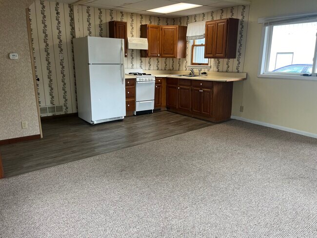 Building Photo - 2088 Chapman Lake Dr