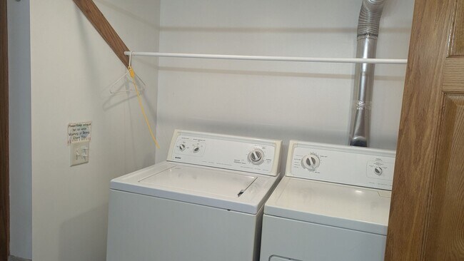 Building Photo - 1400 13th Ave NE