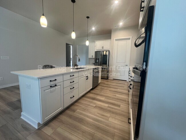 Building Photo - 7111 Wayfarer Dr