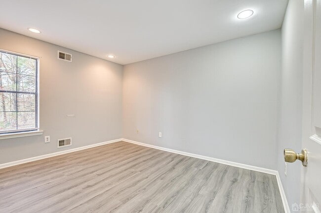 Building Photo - 1209 Woodbridge Commons Way