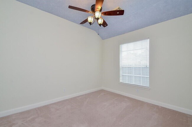 Building Photo - 1723 Crescent Green Dr