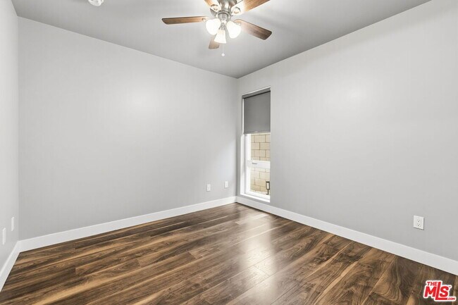 Building Photo - 6021 W Beachwood Ln
