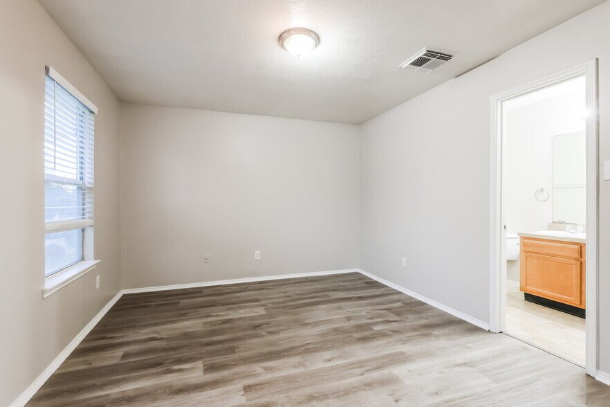 Building Photo - 21243 Linden House Ct