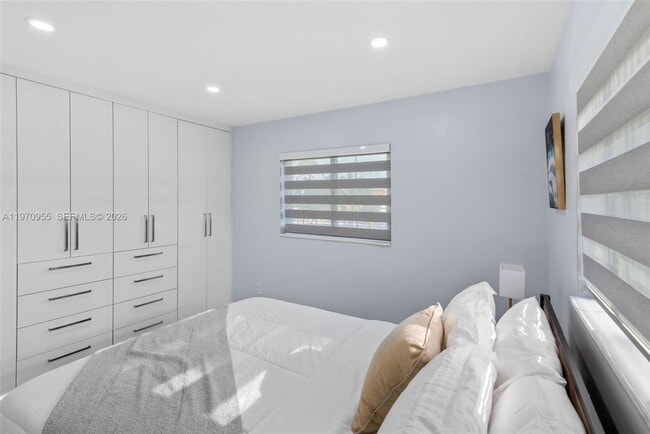 Building Photo - 830 SW 93rd Ave