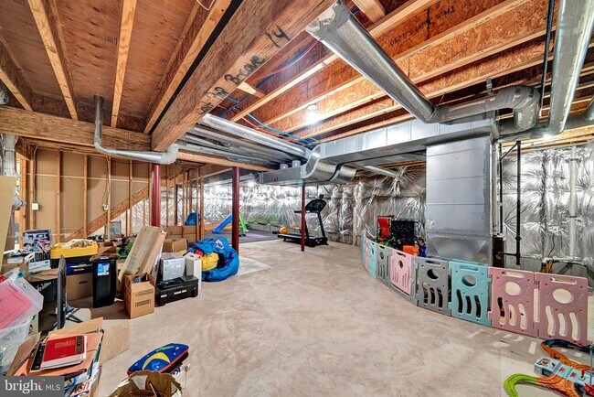 Building Photo - 7 Schenck Ln