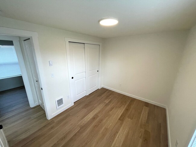 Building Photo - Beautifully renovated 3-bedroom home on a ...