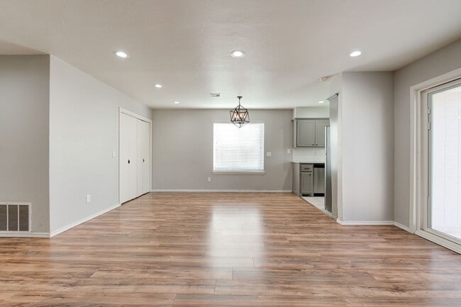 Building Photo - 3 Bed, 2 Bath Home Near UCO and Hafer Park