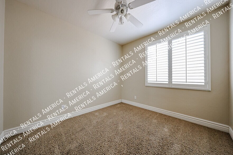 Building Photo - 2211 W Olive Way