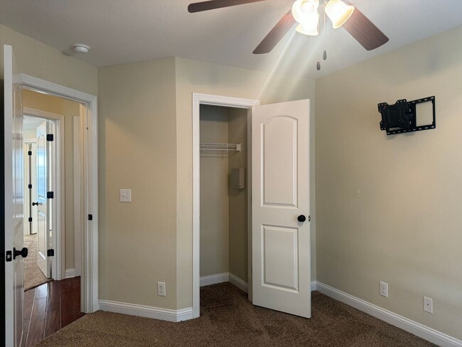 Building Photo - Great Location!! Beautiful Partial Brick H...
