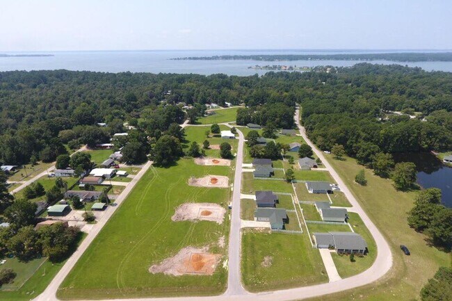 Building Photo - The home is a 1 story, 2 car garage 3 bedrooms, 2 full baths. Open floor plan from the kitchen ar...