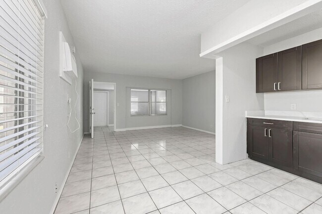 Building Photo - 1409 NW 7th Ave