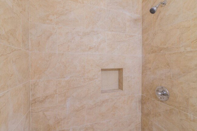 Building Photo - Lakebottom Duplex