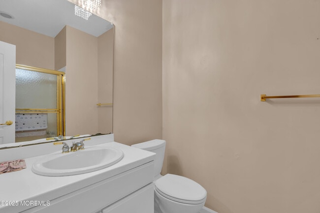 Building Photo - 138 Greenlawns Dr