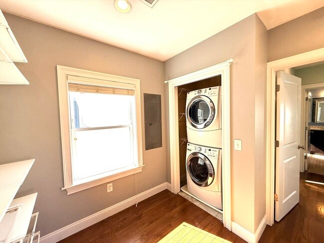 Building Photo - 4 Woodworth St